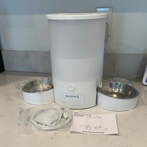 White Automatic Cat Feeder with Stainless Steel Bowls